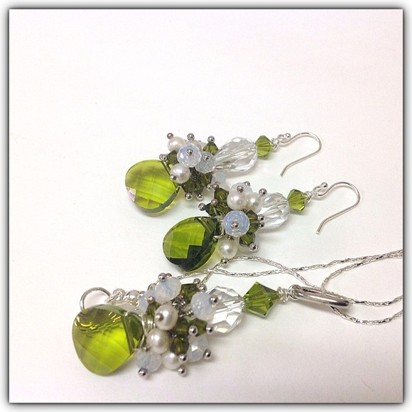 Mixed Swarovski Necklace and Earrings - Picture 3 of 4