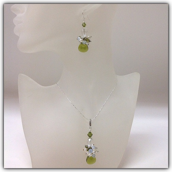 Mixed Swarovski Necklace and Earrings - Picture 4 of 4