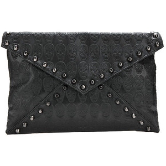 ❌sold❌Black Skull stud clutch