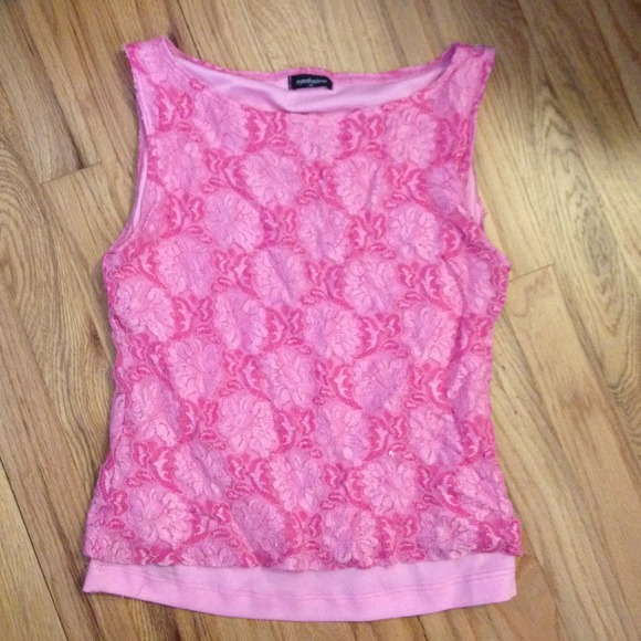Pink lace shirtsleeve