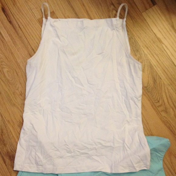 White top - Picture 2 of 2