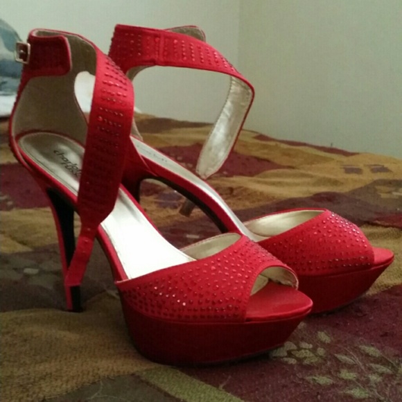 Hold for Cheri*Hot to trot red high heels