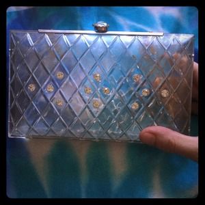 Clear Clutch