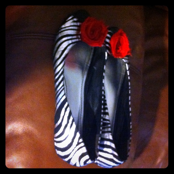 Reserved-Additional pics zebra flats