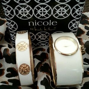 new Nicole miller bracelet & watch set