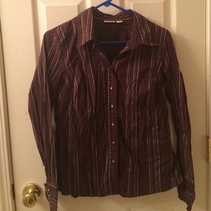 Cato along sleeve tee. Brown and white