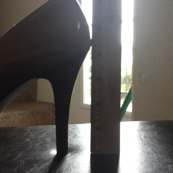 Still with tags!! From style&co. Super comfy tan - Picture 4 of 4