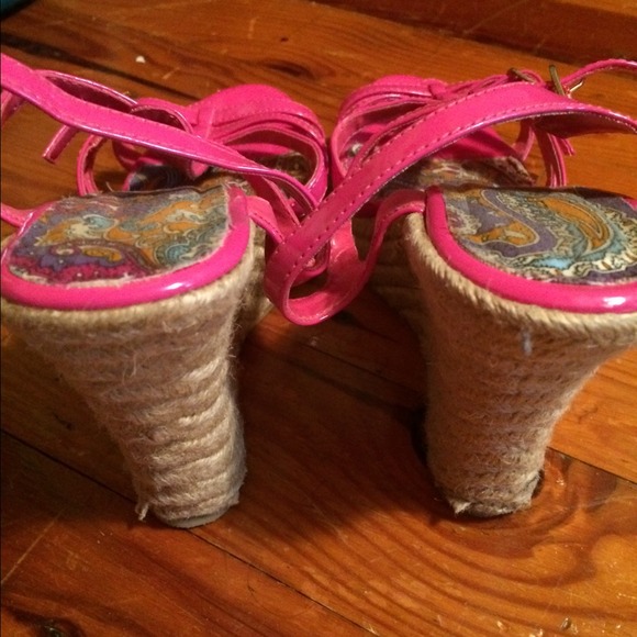 Hot pink wedge sandals - Picture 2 of 3
