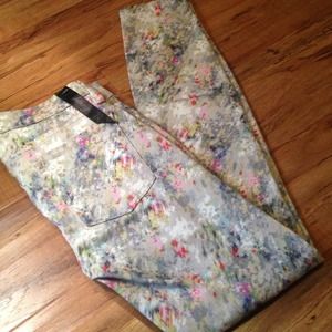 BN Bebe Skinny Jeans Abstract Floral Print Size 25
