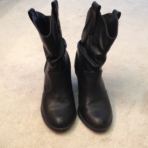 SOLDBlack ankle boots