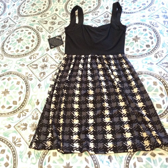 BWT Black sleeveless dress - Picture 4 of 4