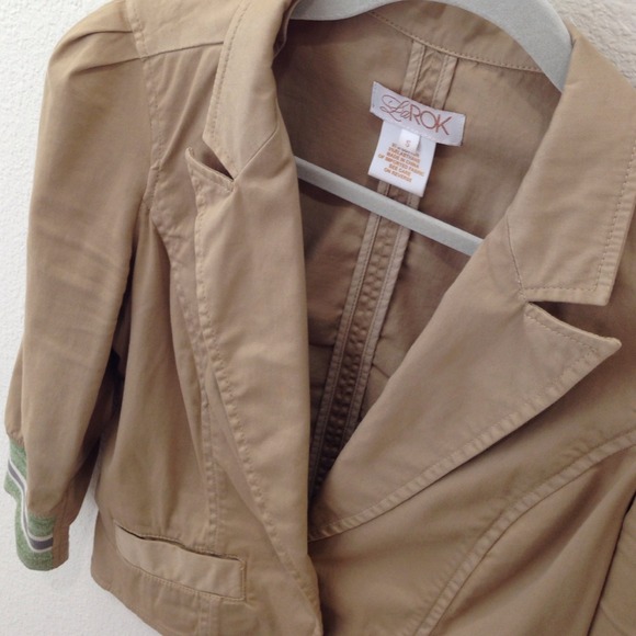 SOLD!!! La Rok cropped blazer - Picture 2 of 3