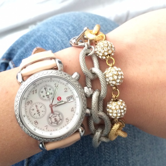 Silver toned chain link bracelet