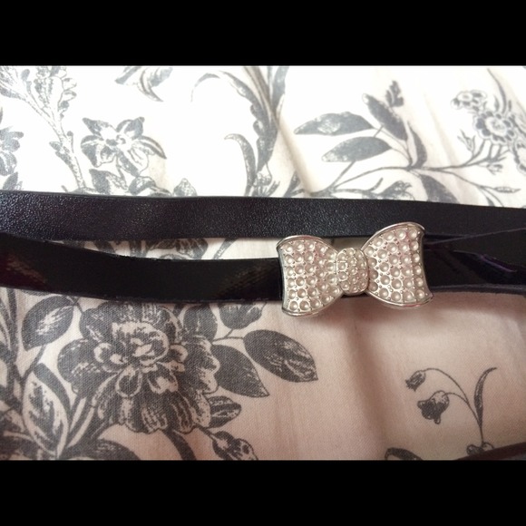 Lot of Four Waist Belts - Picture 2 of 3