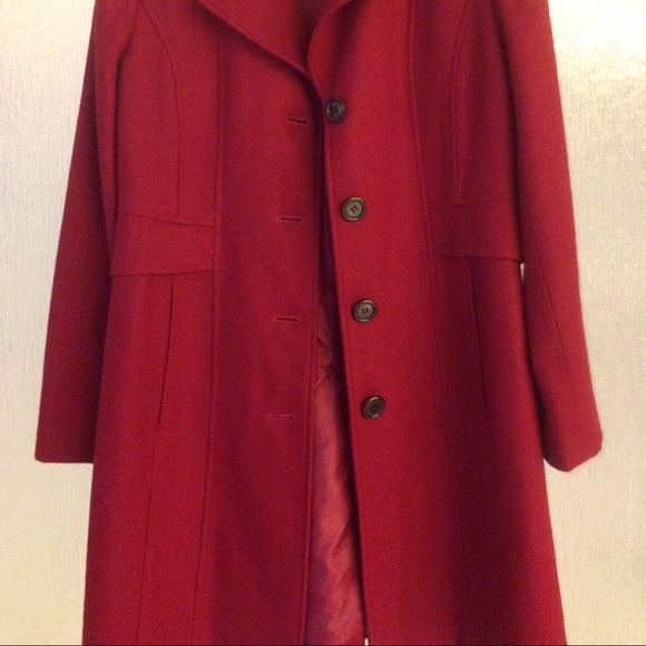 Red jacket - Picture 2 of 3