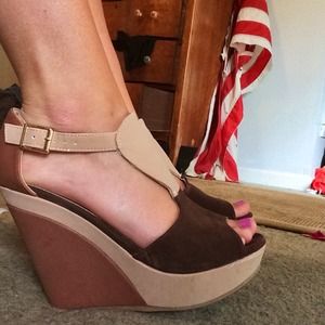 Wedged neutral toned shoes