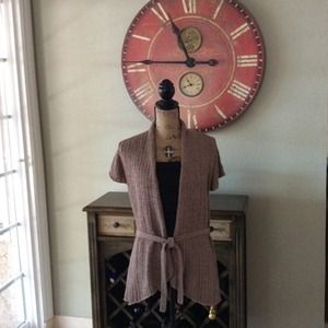 Short sleeve sweater