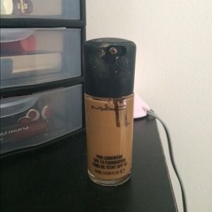 Mac prolong wear foundation nc40