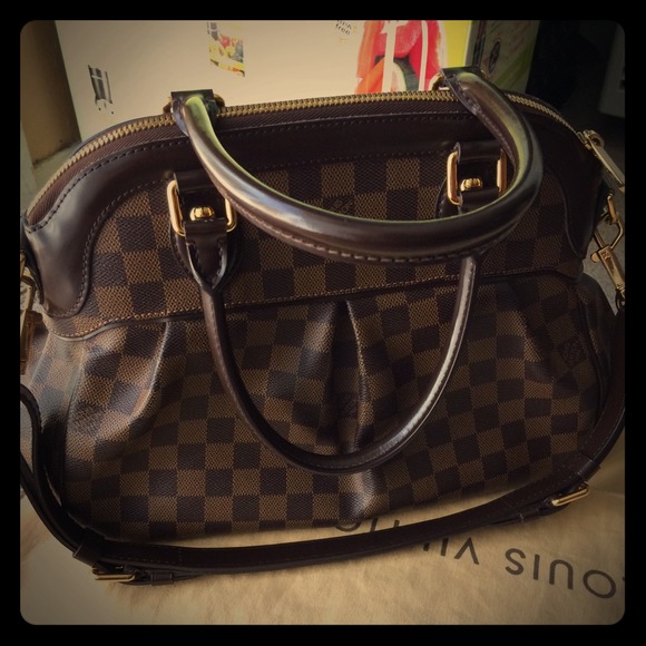 SOLD👏Authentic Louis Vuitton trevi pm in Damier - Picture 1 of 4