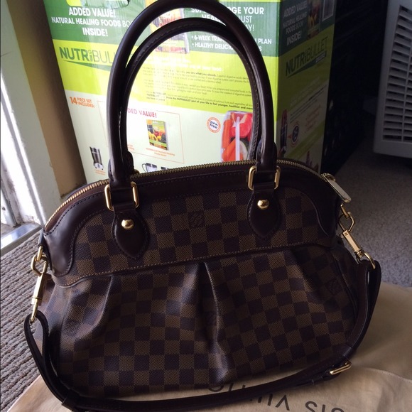 SOLD👏Authentic Louis Vuitton trevi pm in Damier - Picture 2 of 4