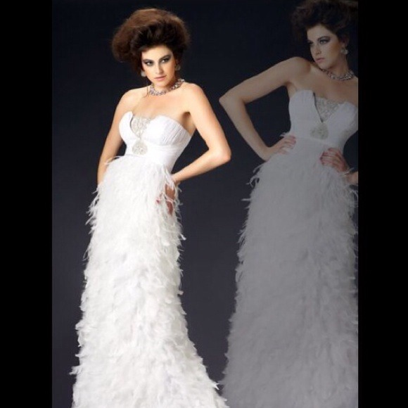 🎉SOLD🎉 Mac Duggal Feathered Gown