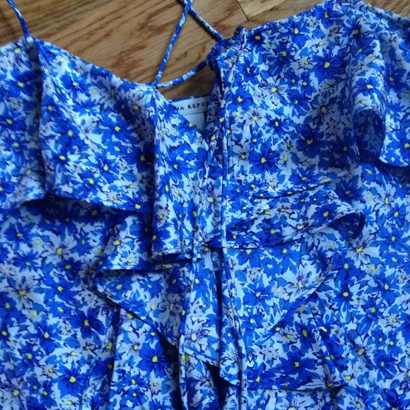 🌴silk ruffle spaghetti strap tank - Picture 2 of 4