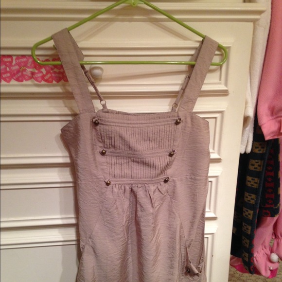 ⭐️REDUCED⭐️Flowy beige boutique top! 👸