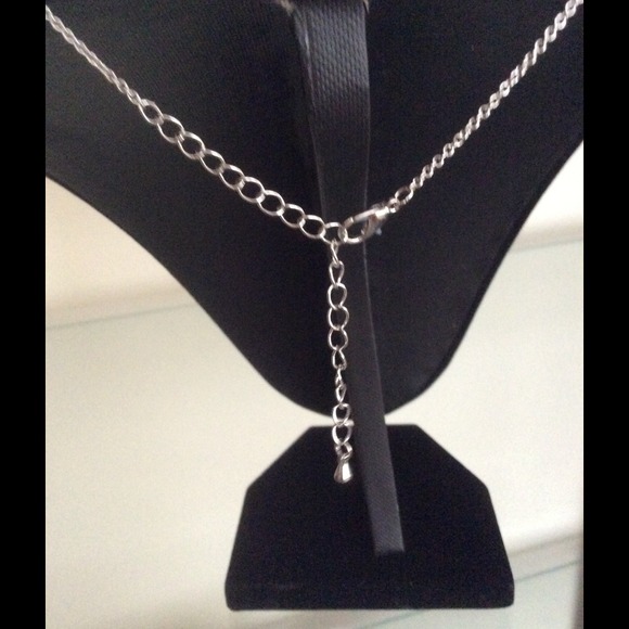 16" Diamond and Blue Sapphire Necklace - Picture 3 of 4