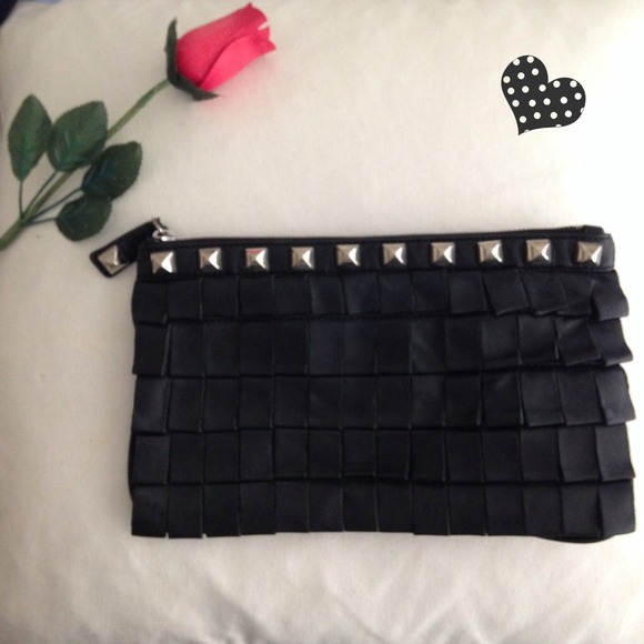 🎉HP🎉 Betsey Johnson Fringe Clutch