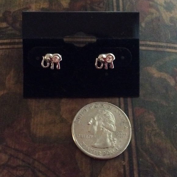 NWOT Silver Tone Elephant & Diamond Earrings - Picture 4 of 4