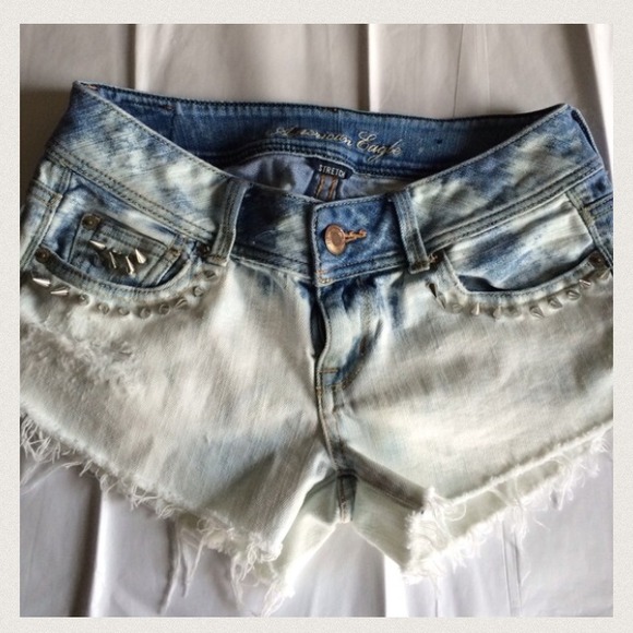 American Eagle Outfitters Denim - Distressed denim shorts