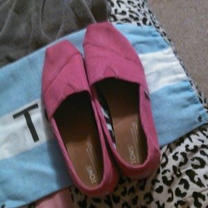 Toms