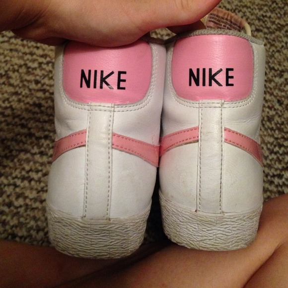 White/Pink Nikes - Picture 2 of 3
