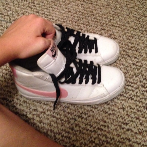 White/Pink Nikes - Picture 3 of 3