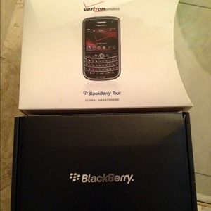 BLACKBERRY PHONE IN EXCELLENT CONDITION 💗