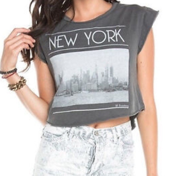 REDUCED🔹Brandy Melville New York crop top🔹