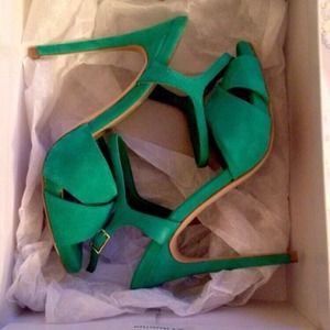 RESERVED Steve Madden Gorgeous, green heels!
