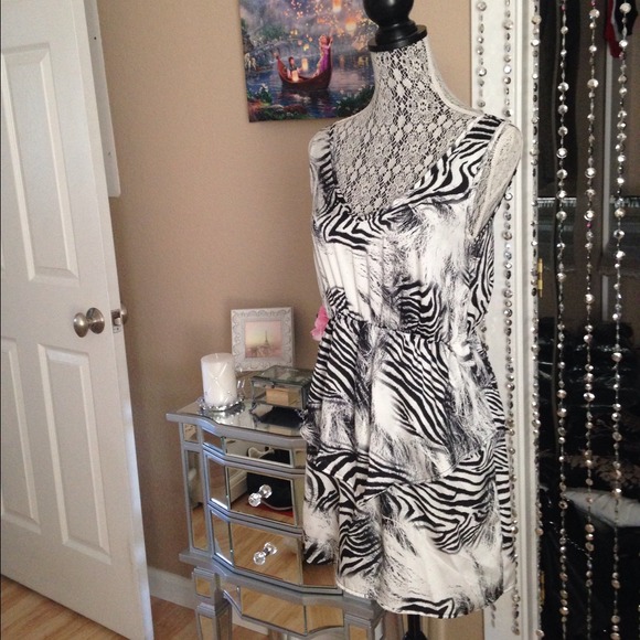 Elegant black/white zebra print dress