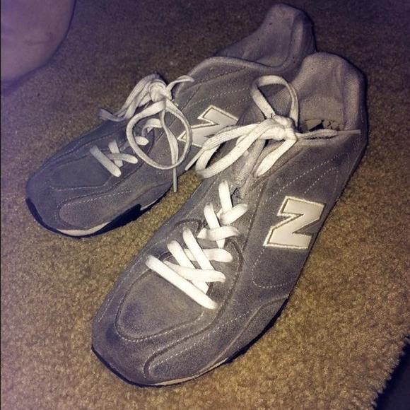 Women's tennis shoes