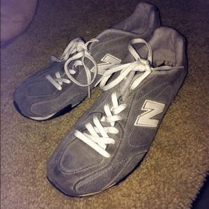 Women's tennis shoes