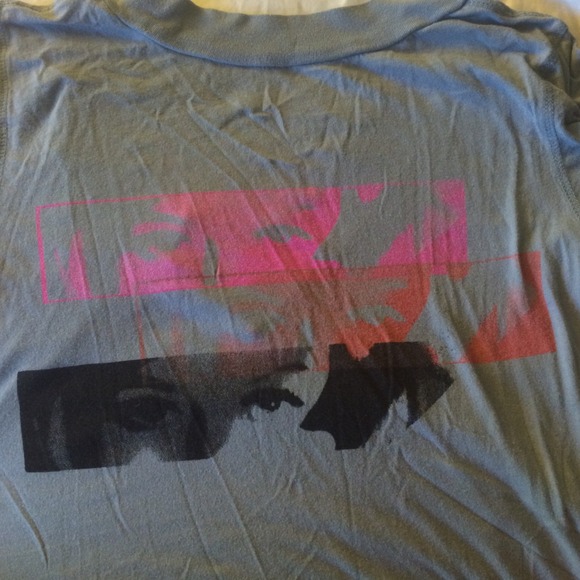 Volcom t-shirt, v-neck - Picture 3 of 3