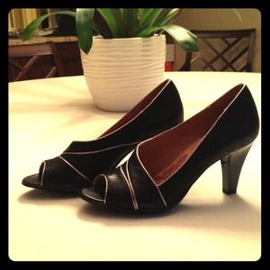 REDUCED - Sofft Black Leather Pumps
