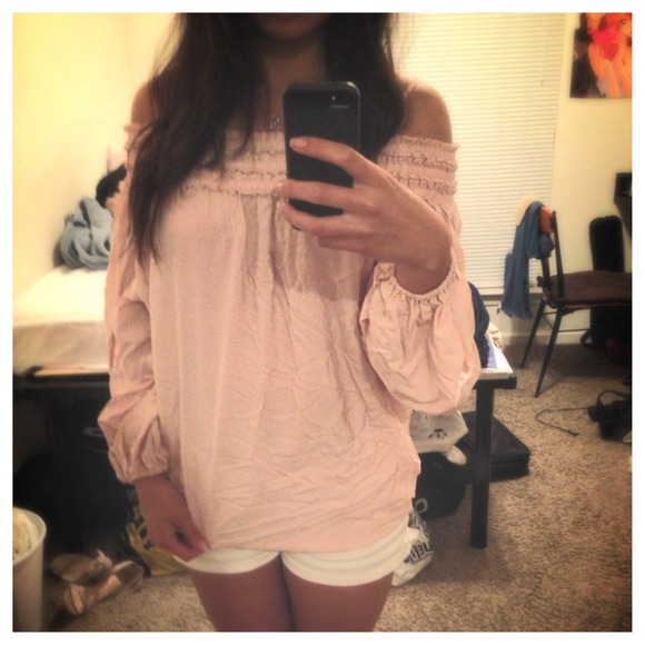 ❤️❤️Off the shoulder blush nude pink boho chic top