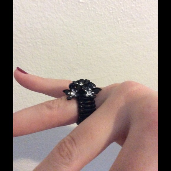 Flower stretch ring - Picture 3 of 3
