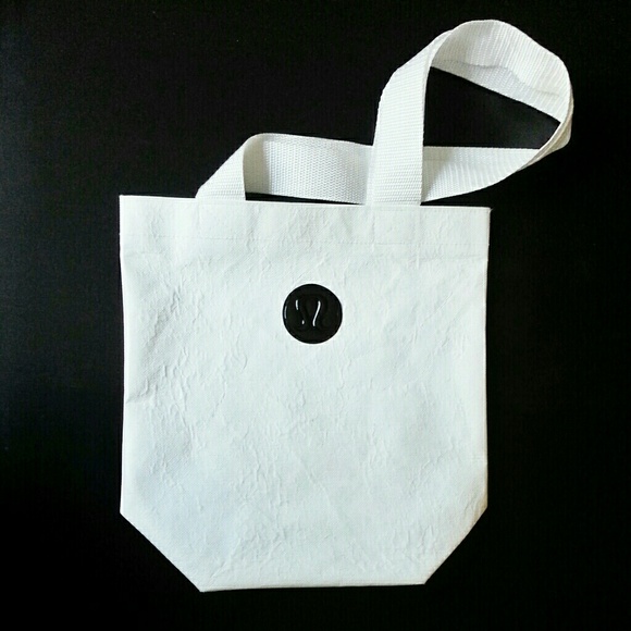 Lululemon white holiday shopping bag - Picture 1 of 2