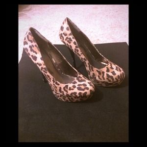 Leopard pumps