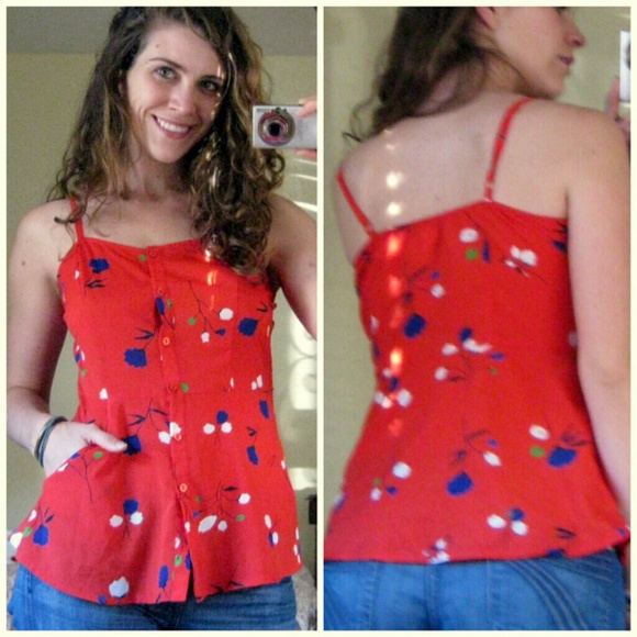 {Free with purchase} Red flower tank with pockets