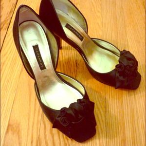 Caparros Noleta Black Silk Peep Toe Pumps size 7.5