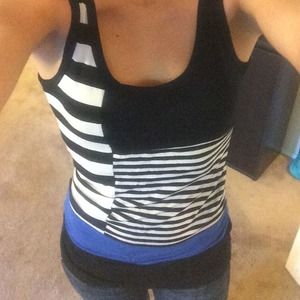 Diffident direction stripe tank top.