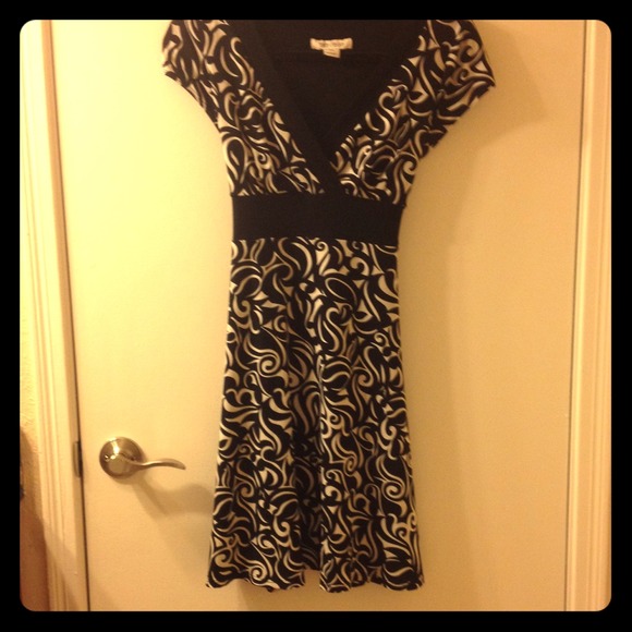 Black and white tie back summer dress